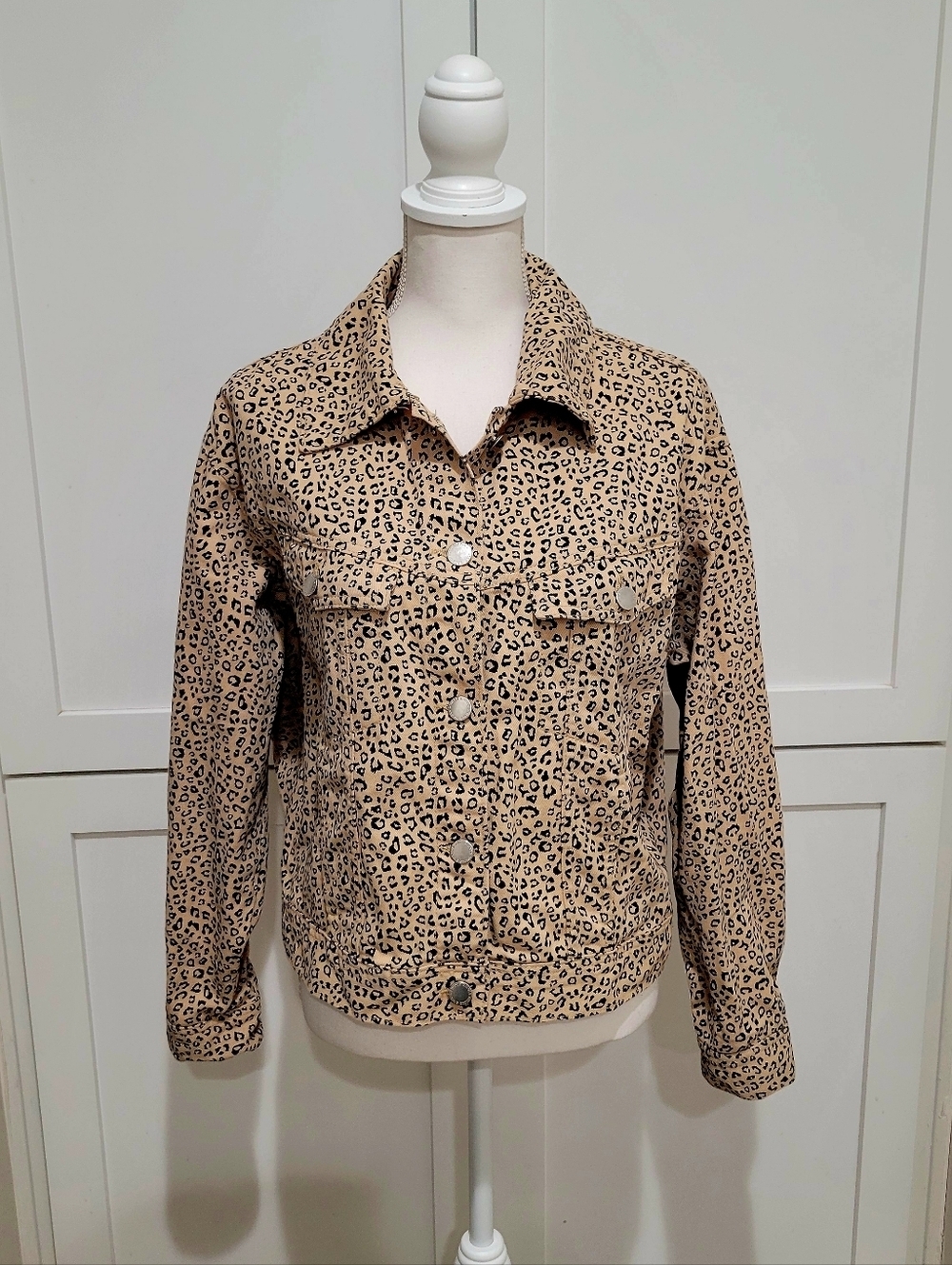 Leopard Print Button-Up Denim Jacket - Tan & Black | Size Large